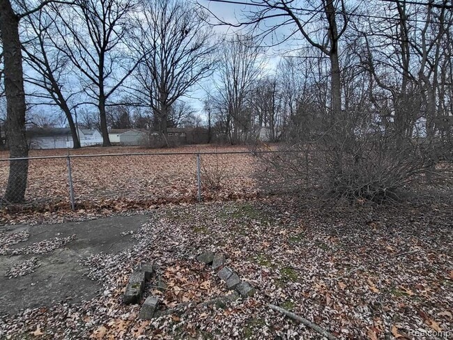 Building Photo - 1342 S Linville Ave