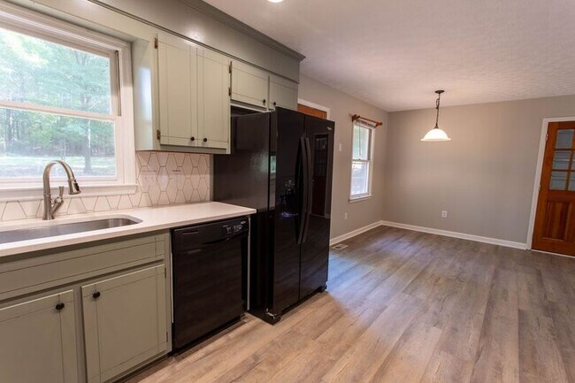 Building Photo - 321 Oak Meadows Dr