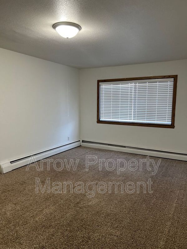 Building Photo - 215 E Arbor Ave