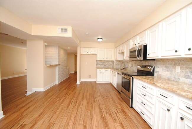 Building Photo - 738 Country Pl Dr
