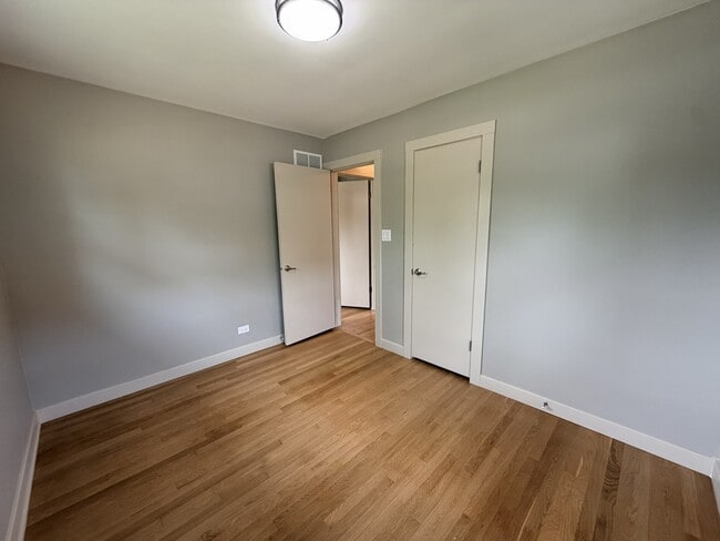 Building Photo - 624 Prairie Ave
