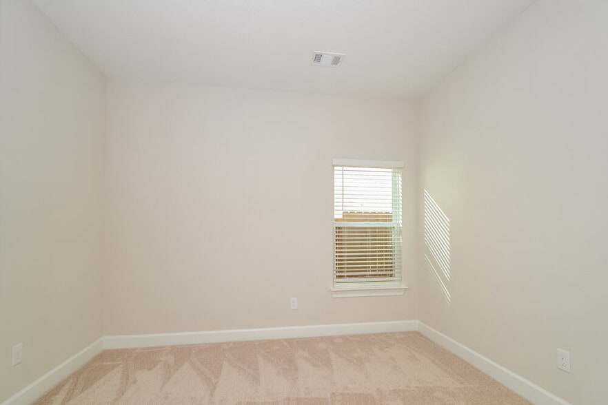 Building Photo - 1220 Princeton Hts Blvd