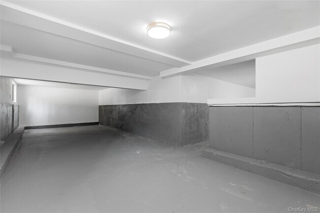 Building Photo - 548 Lakes Rd