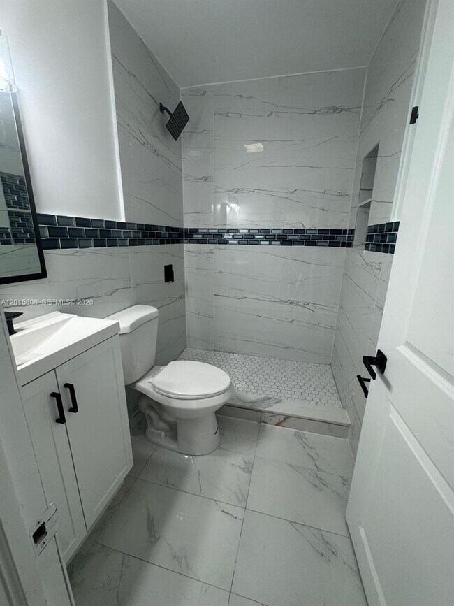 Building Photo - 833 NW 75th St
