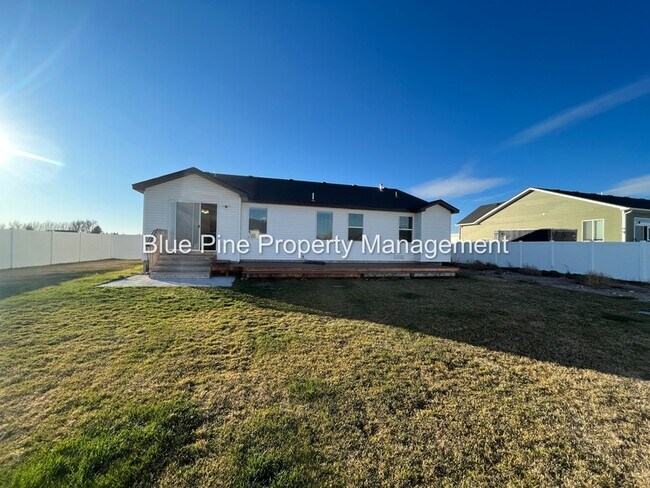 Building Photo - 3534 Apolena Ave