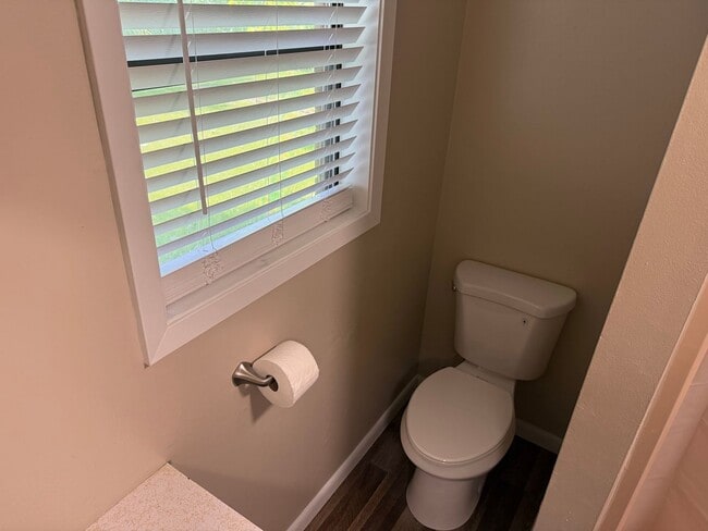 Building Photo - 2/2 Brick Home in Cave City!