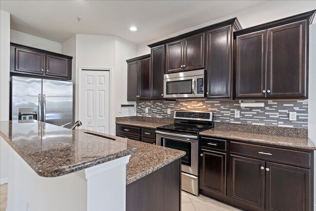 Building Photo - Gorgeous Light & Bright 3 Bedroom 2.5 Bath Townhome with Garage!!