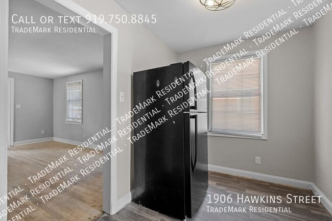 Building Photo - 1906 Hawkins St