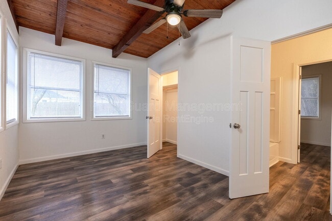 Building Photo - 619 N Glendale St