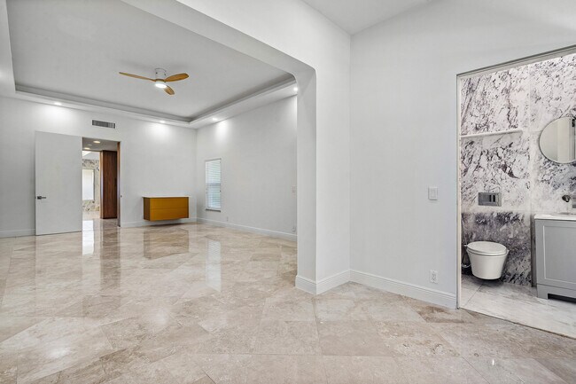 Building Photo - 10391 Boca Woods Ln