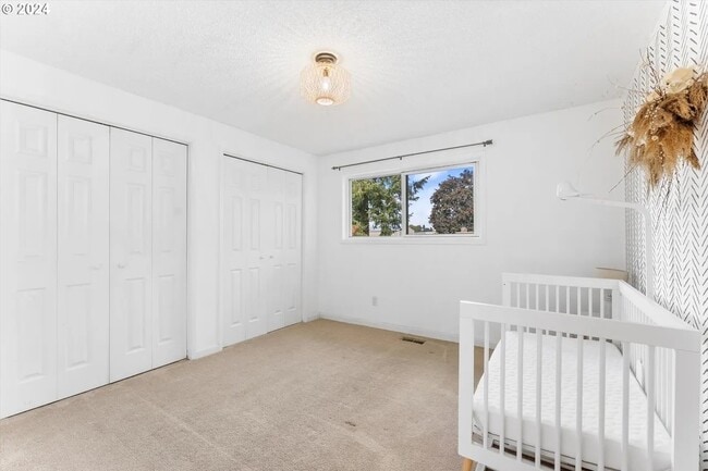 Building Photo - 18450 SW Deline St