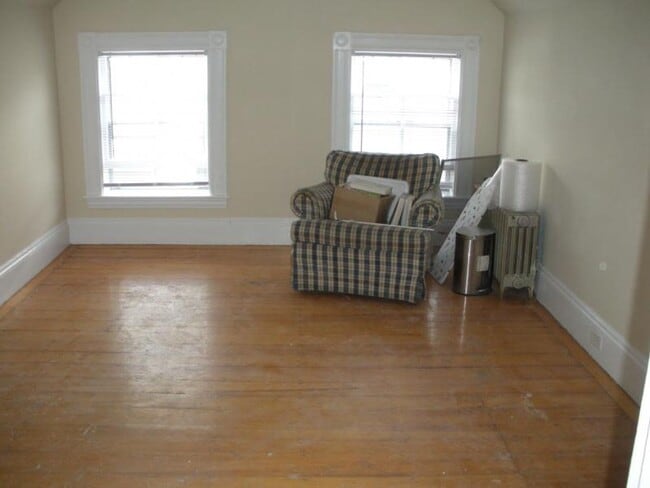 Building Photo - 4-Bed Brighton Center JUNE2026