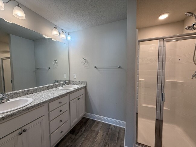 Building Photo - 3 bedroom 2.5 bath townhome tucked inside ...