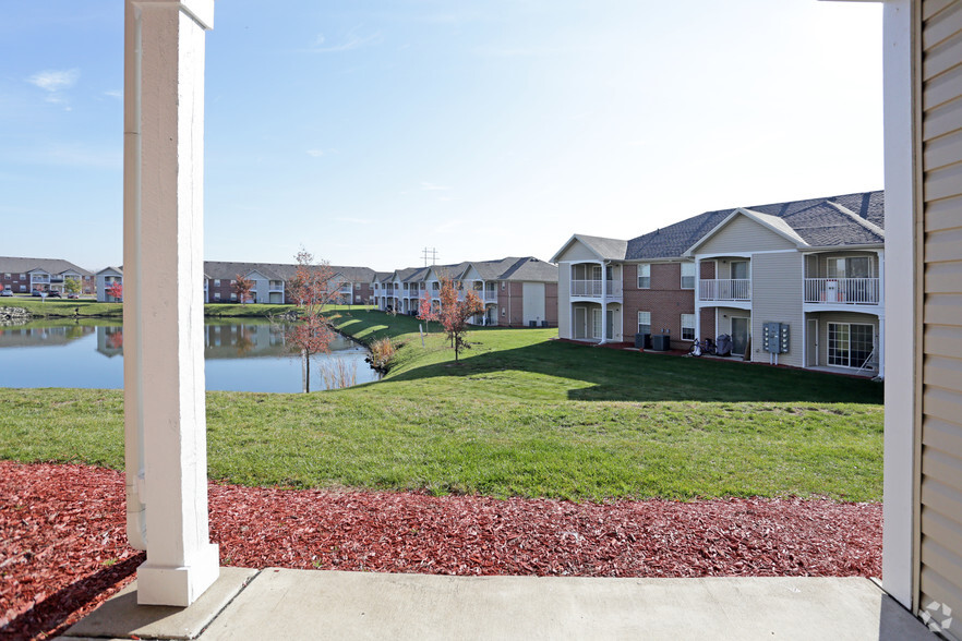 Cross Creek Apartment Homes 5901 Elmore Ave Davenport IA 52807