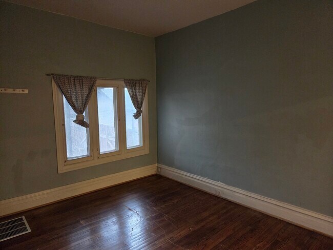 Building Photo - 1250 E 100 S