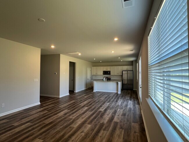 Building Photo - 621 High Hl Dr