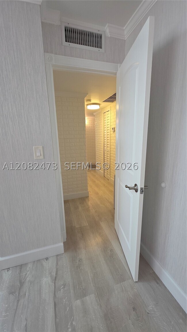 Building Photo - 1301 NE Miami Gardens Dr