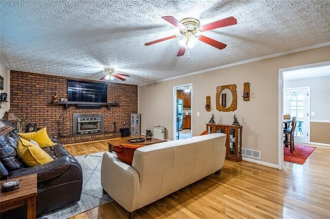 Building Photo - 465 Dobbs Rd