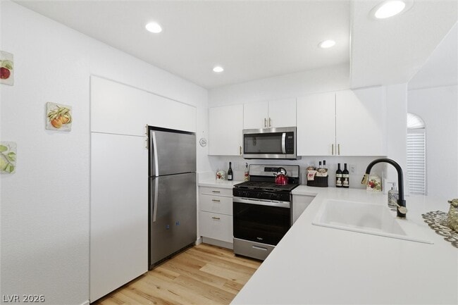 Building Photo - 7950 W Flamingo Rd