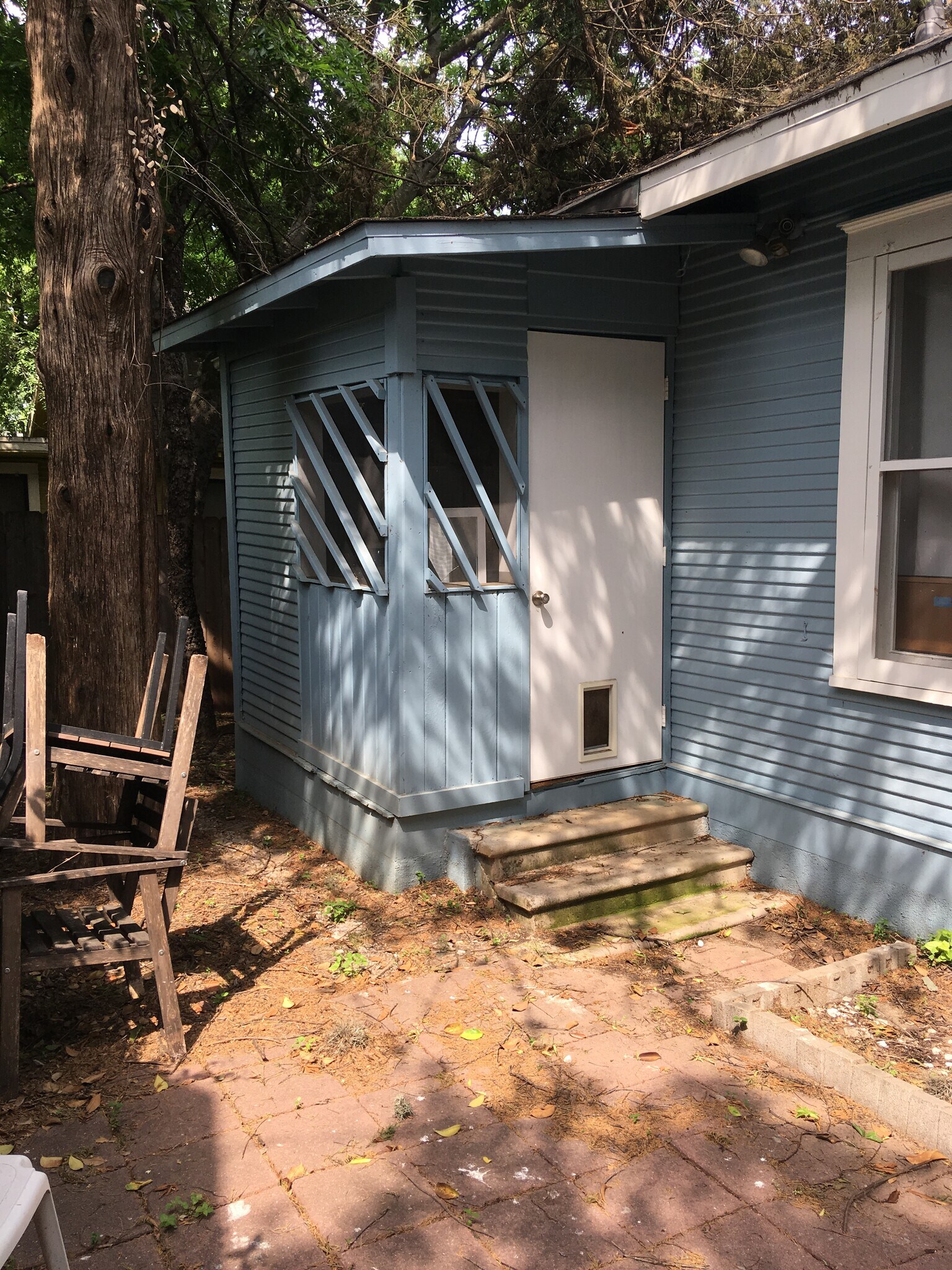 Screened porch with W/D. - 4302 Duval Street