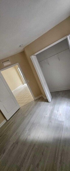 Building Photo - 2102 Shoma Dr