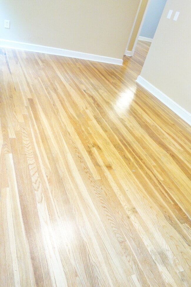 Building Photo - 8409 Greenwood Ave