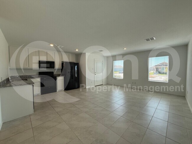 Building Photo - 204 Thresher Ln