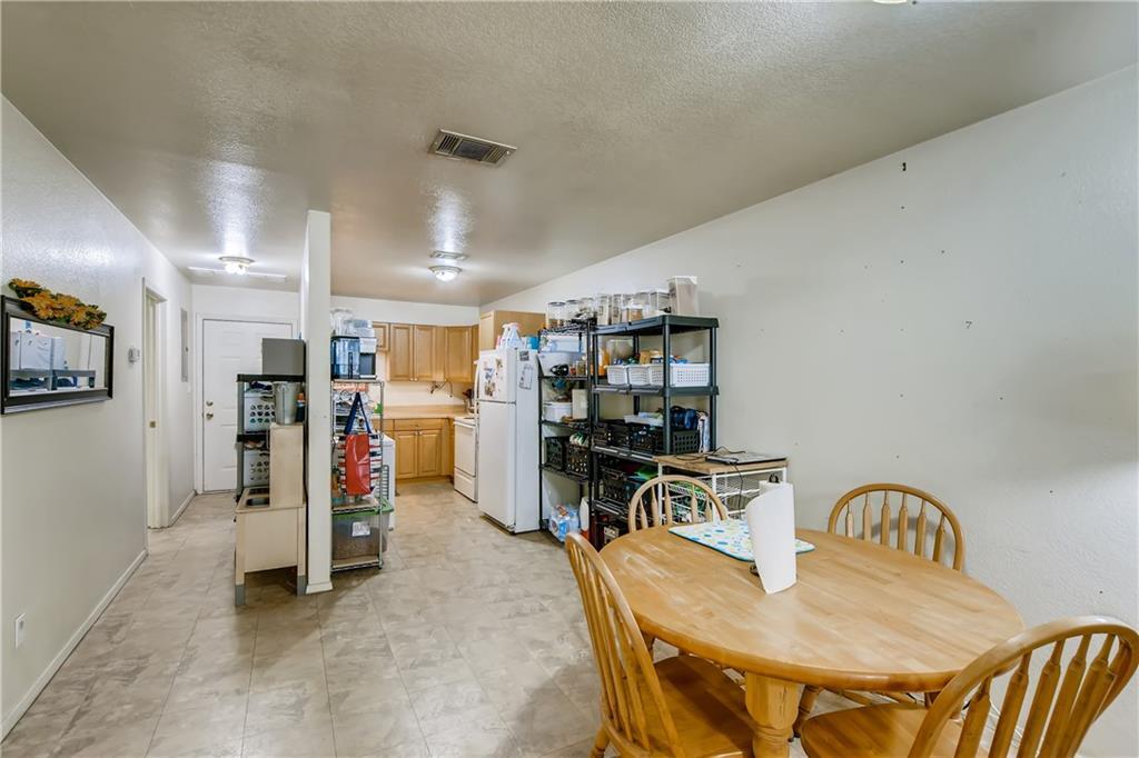 Building Photo - 112 E Davilla St