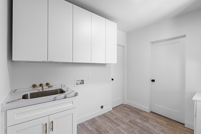 Laundry - 2621 Veteran Ave