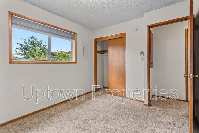 Building Photo - 8055 NE Flanders St