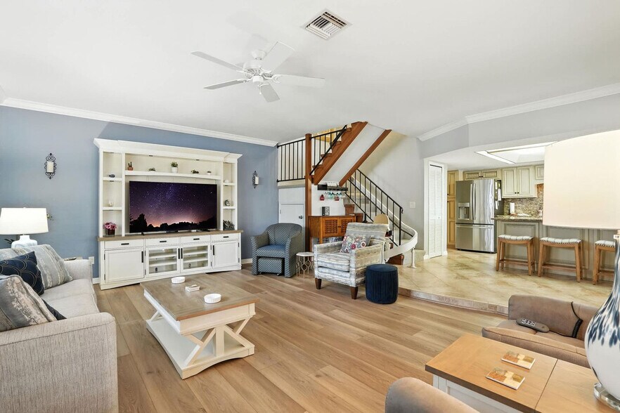 Building Photo - 27581 Hacienda E Blvd