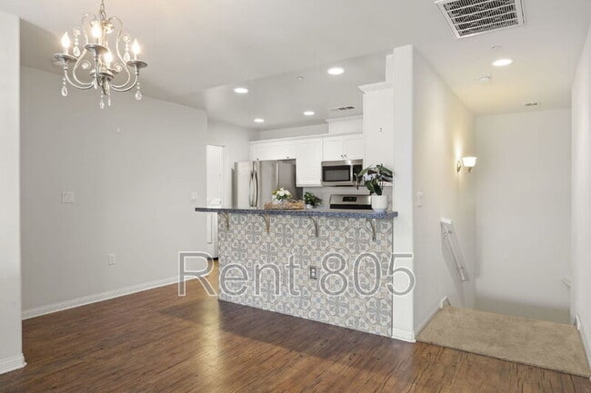 Building Photo - 1008 Los Angeles Ave