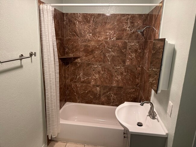 Building Photo - Downtown Home for Rent. Be near all the ac...