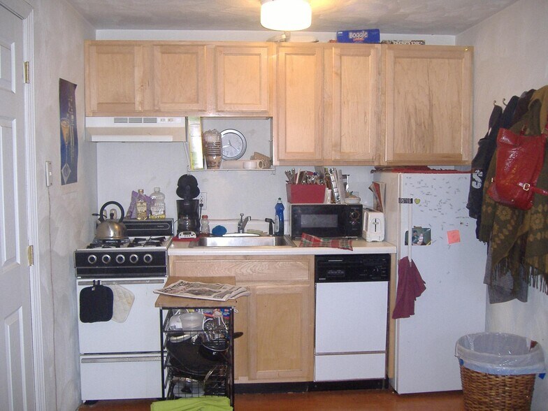 Building Photo - 5819 Bartlett St