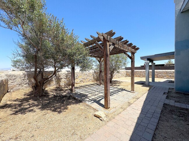 Building Photo - East El Paso 4bed/2bath