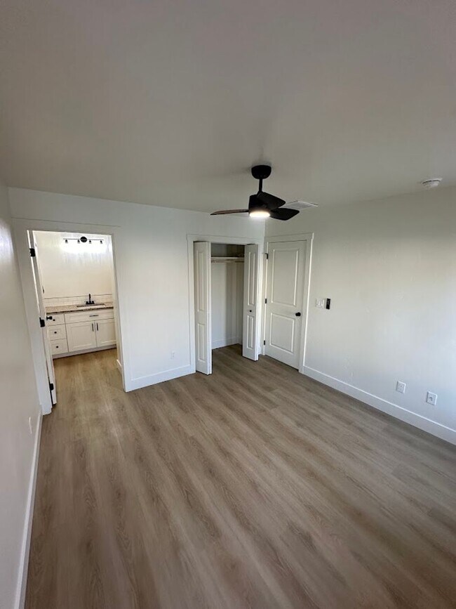 Building Photo - Brand New 3 Bedroom Town Homes - Close to ...