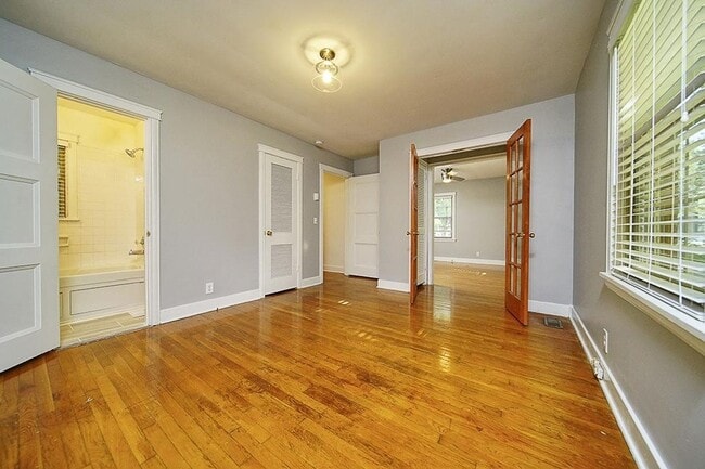 Building Photo - Beautiful 4-bedroom, 3-bathroom home located in the highly desirable Crieve Hall area!