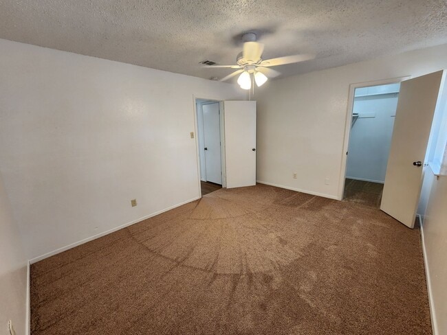 Building Photo - Charming 2 bedroom Duplex in Burleson