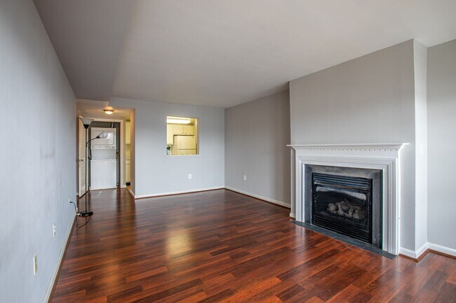 Building Photo - Charming 2 BR/2 BA Condo in Barry Farms!