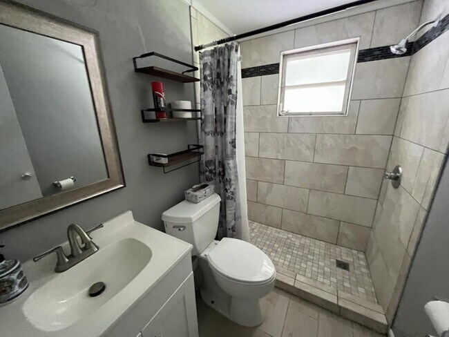 Building Photo - 404 Quail Roost Dr