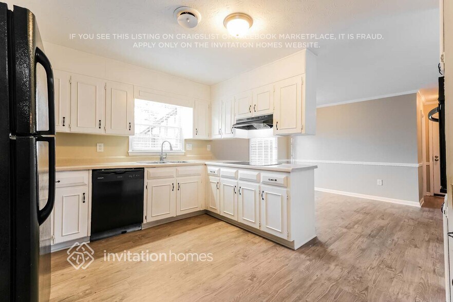 Building Photo - 207 Rennes Ct