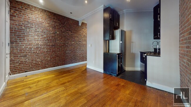 Building Photo - Tenth Avenue