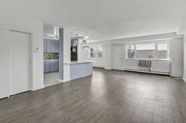 Building Photo - 25 Cartright St