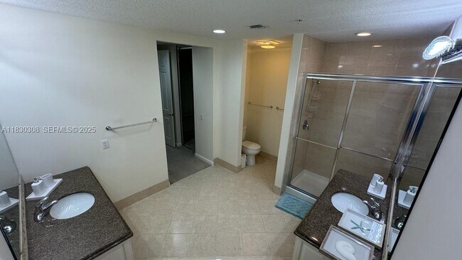 Building Photo - 19 Harbour Isle Dr W