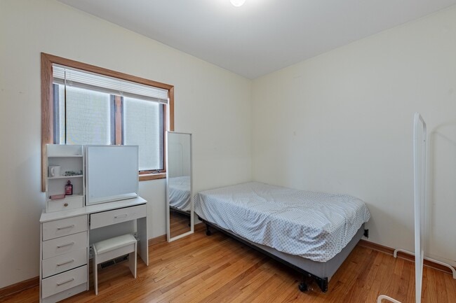 Building Photo - 2549 S Hillock Ave