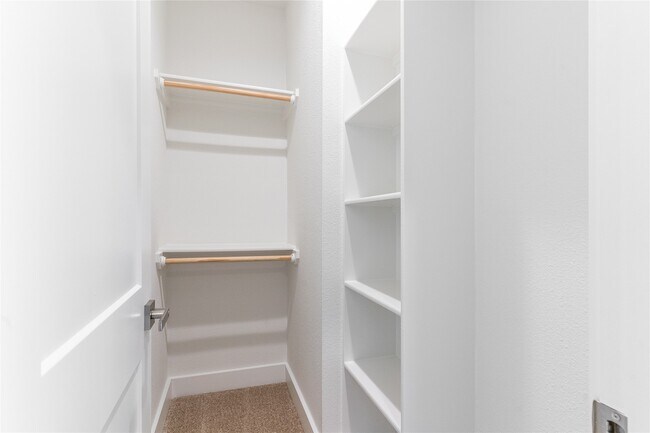 Building Photo - 2428 Ella Blvd