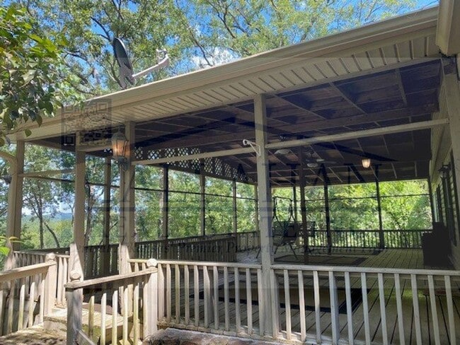 Building Photo - Ferndale 3 Bedroom Home