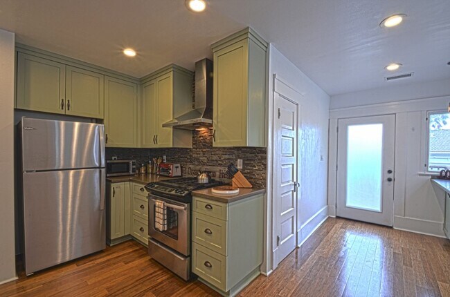 Building Photo - Beautifully Renovated Craftsman with Private Yard & Guest Suite in Prime Bankers Hill