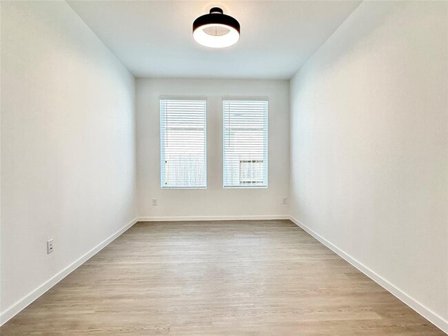 Building Photo - 2524 Lago Costa Dr