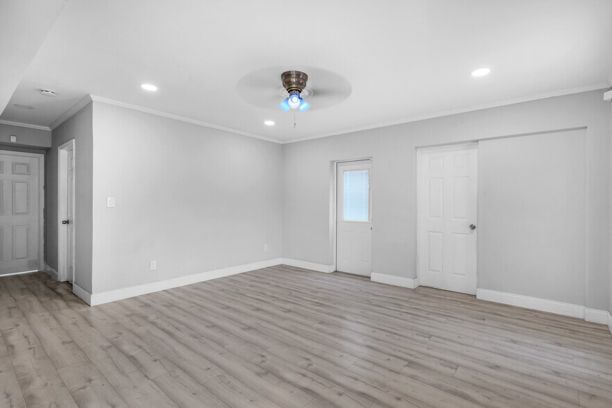 Building Photo - 4500 NE 18th Ave